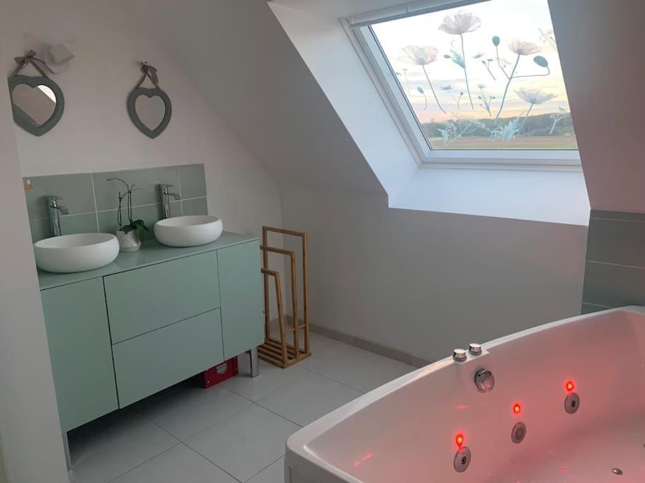Maison Individuelle, Campagne, 3 Chambres, Baignoire Balneo 2 Places Genech Экстерьер фото